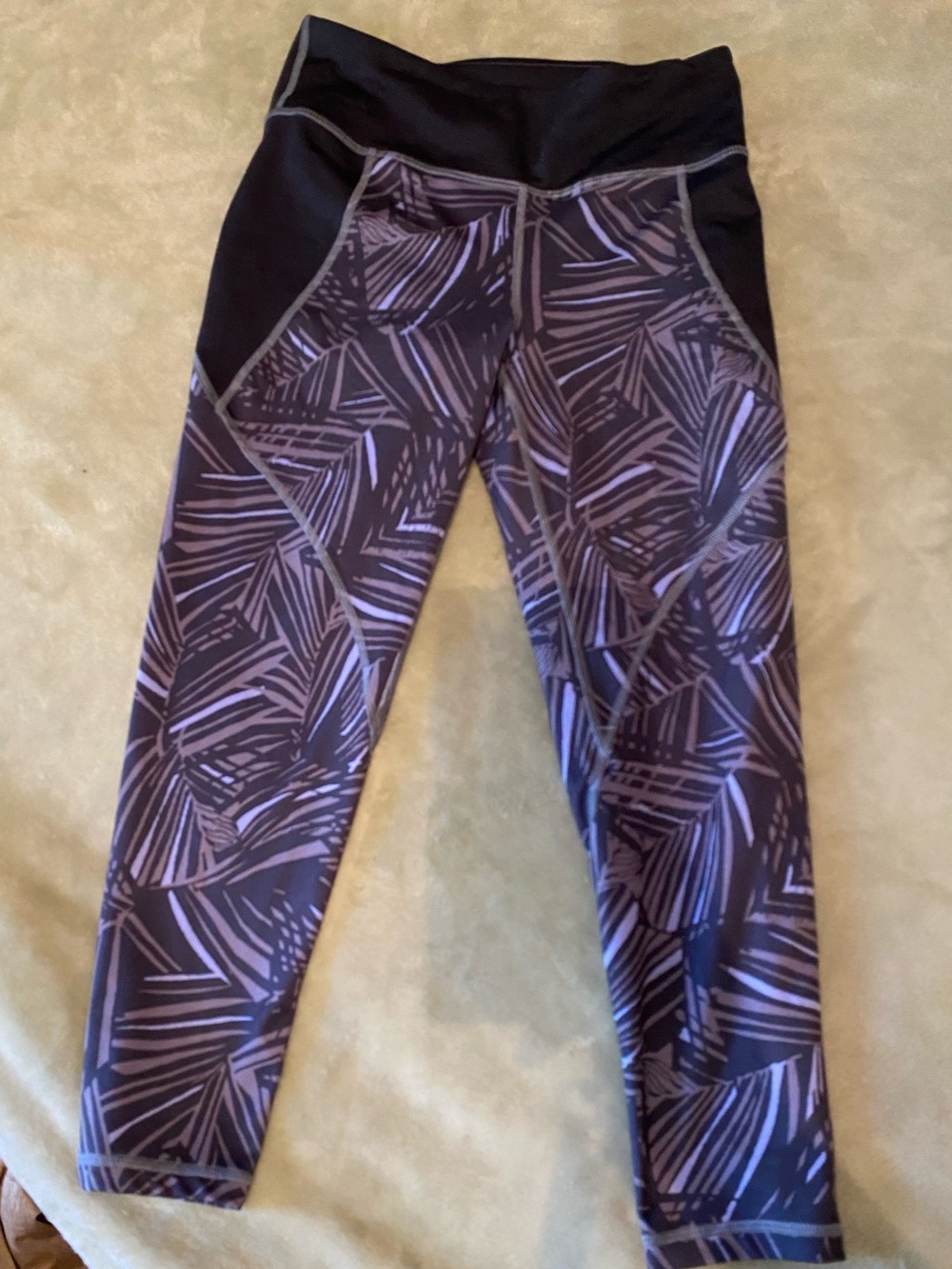 Patagonia Athletic Leggings Small (good stretch will fit a medium)
